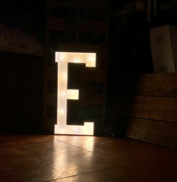 Marquee letter E