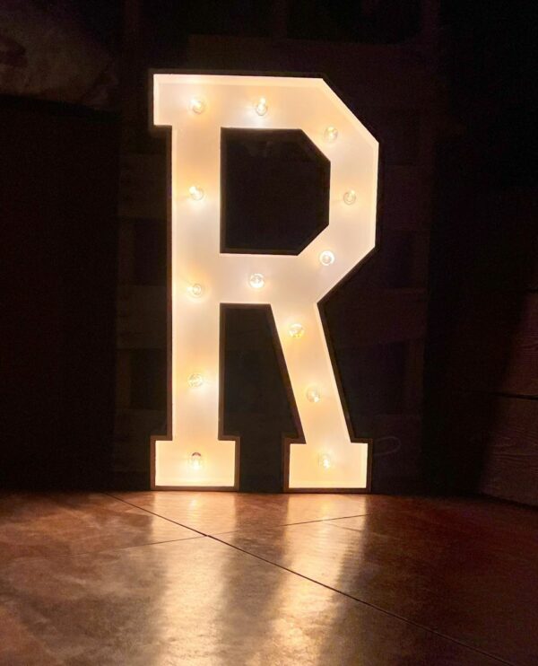 Marquee letter R